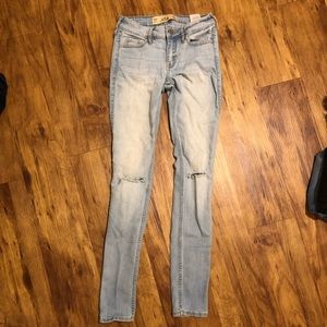 Light wash Hollister skinny jeans